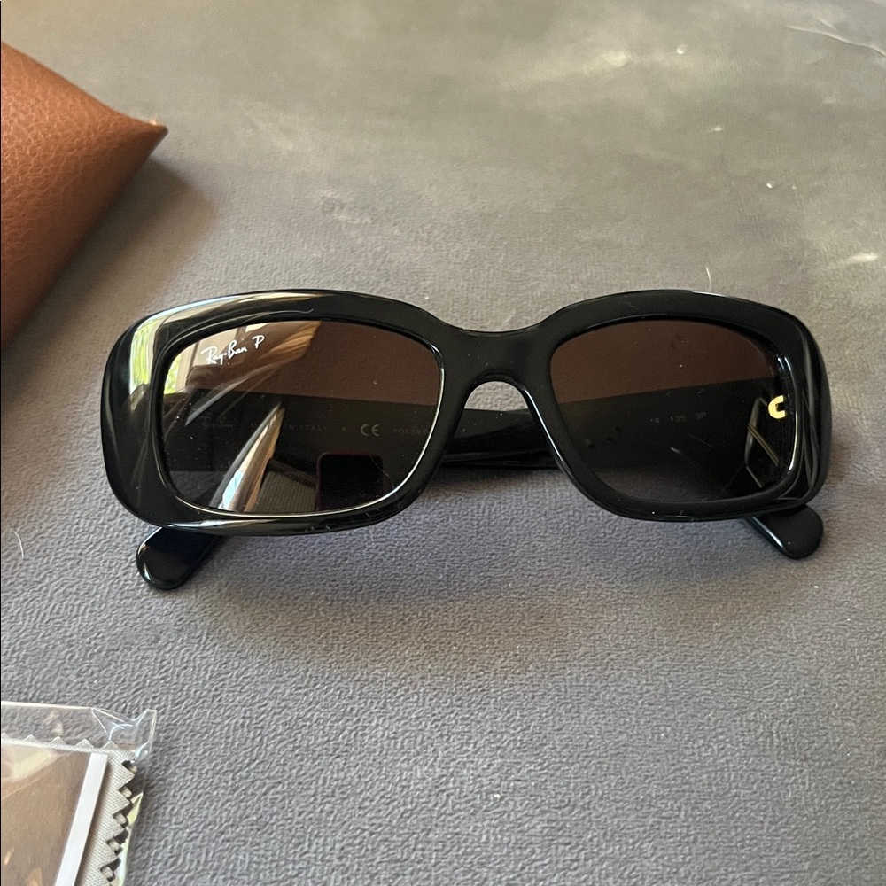 Ray-Ban Authentic Classic Sunglasses with Tan Case and Dust Cloth - Picture 4 of 8